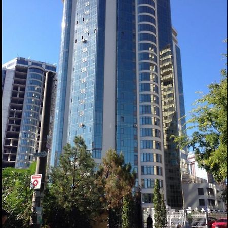 Appartamento Arcadia- Gagarin plaza 5/2 Odessa Esterno foto
