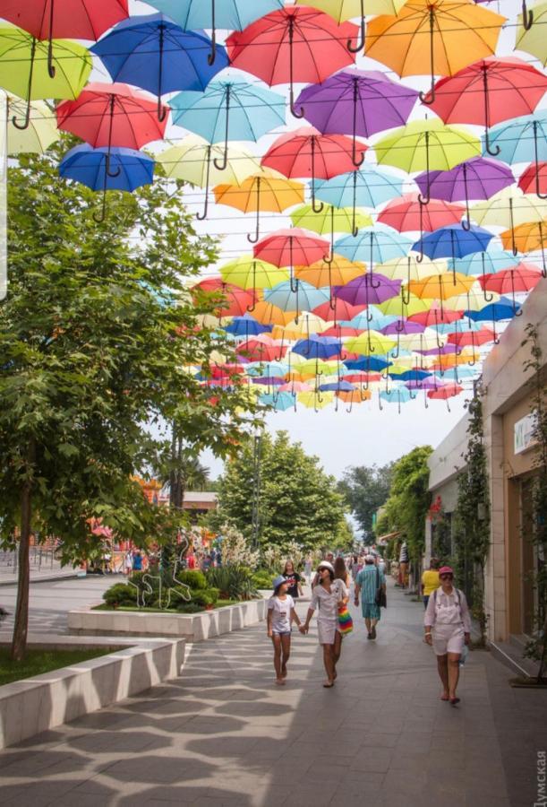 Appartamento Arcadia- Gagarin plaza 5/2 Odessa Esterno foto