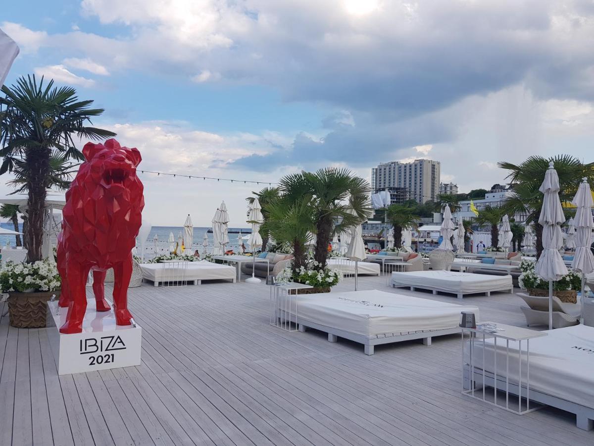 Appartamento Arcadia- Gagarin plaza 5/2 Odessa Esterno foto