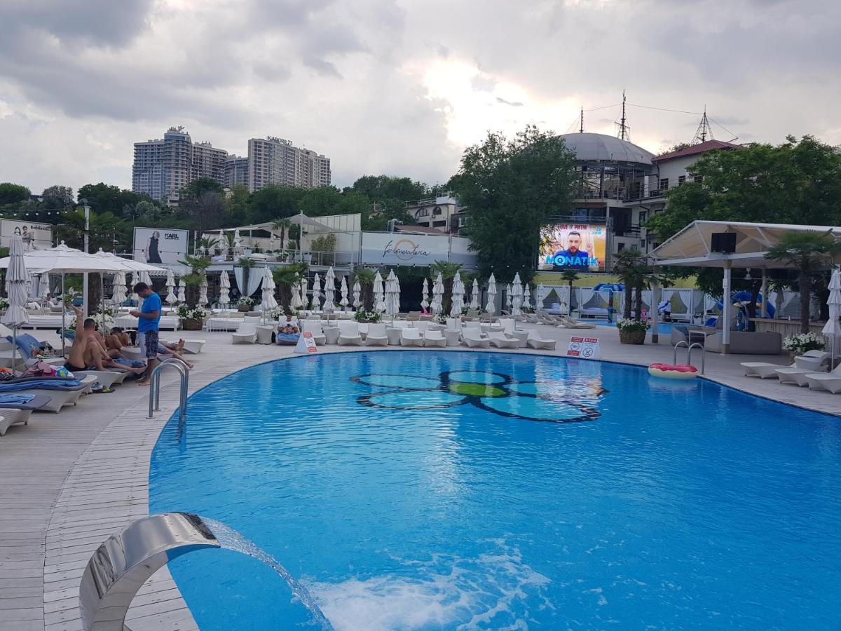 Appartamento Arcadia- Gagarin plaza 5/2 Odessa Esterno foto