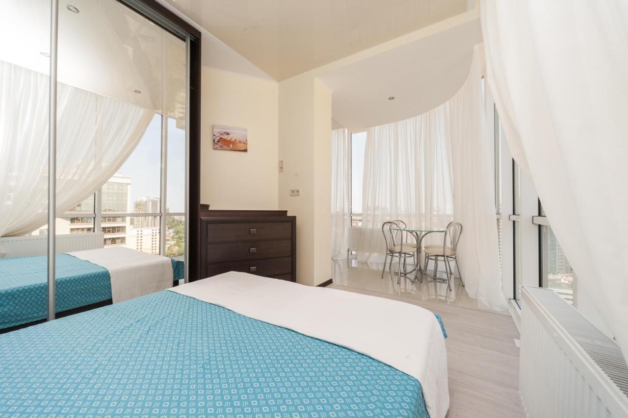 Appartamento Arcadia- Gagarin plaza 5/2 Odessa Esterno foto